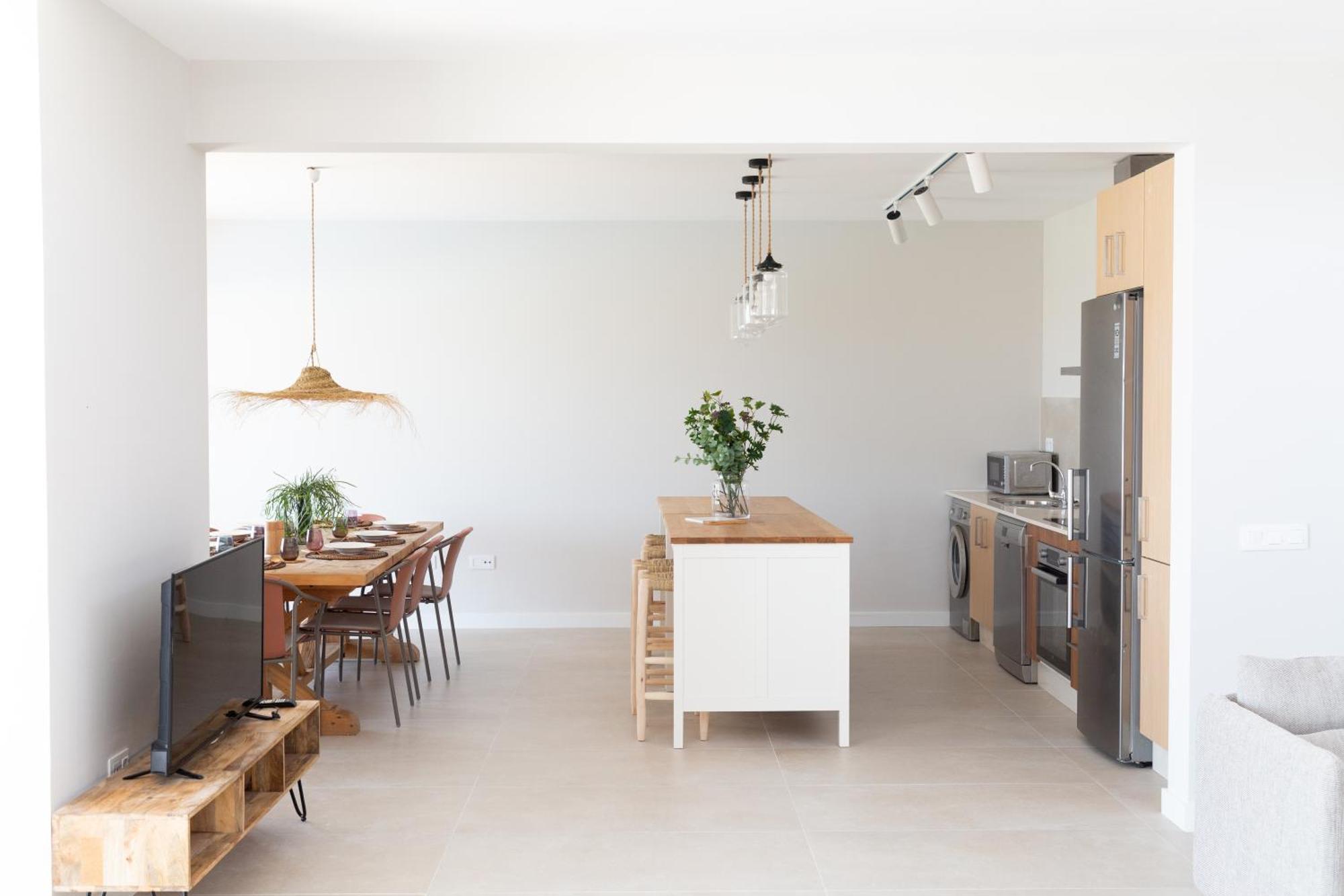 Villa Ereza White Homes