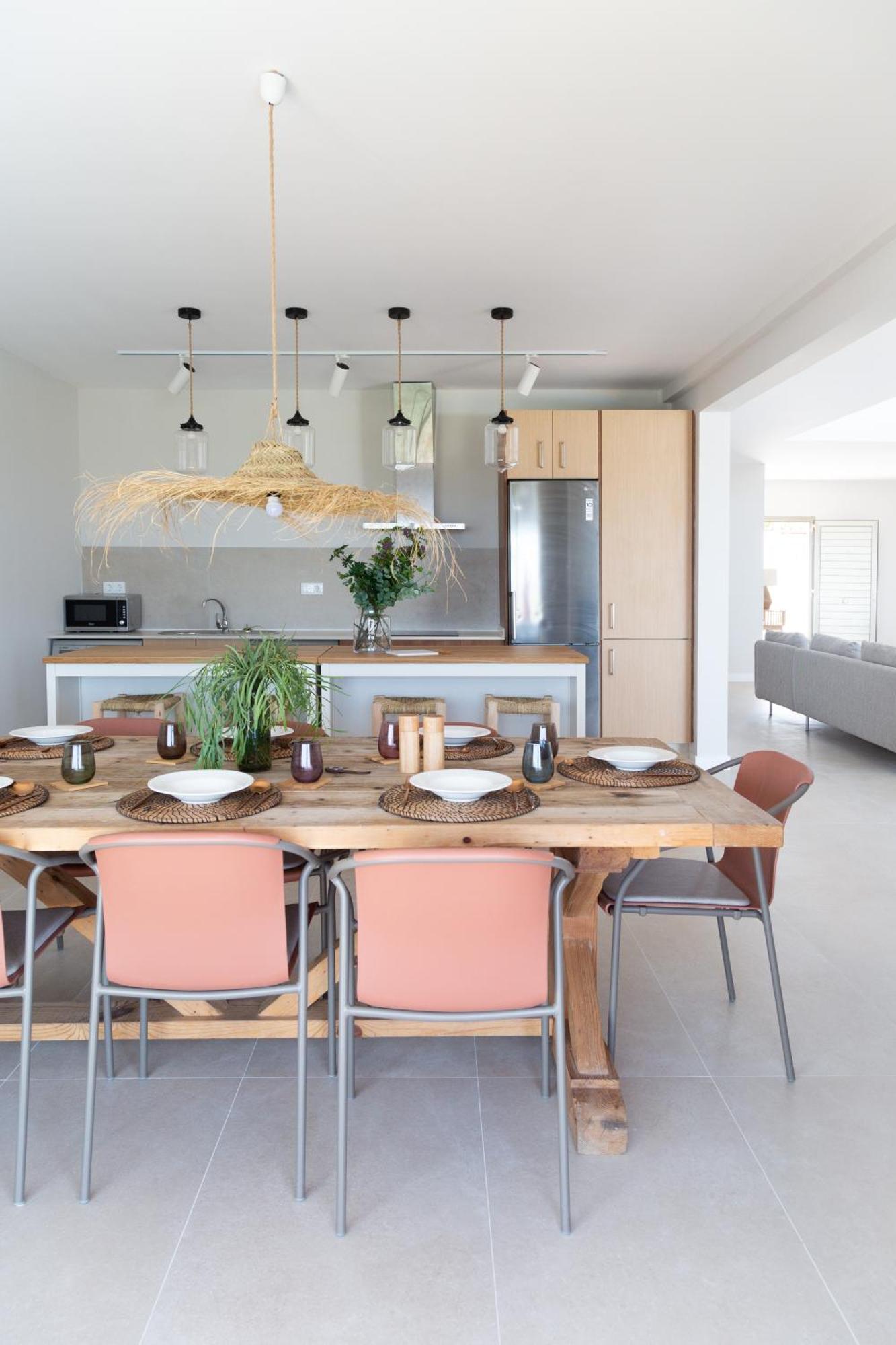Villa Ereza White Homes