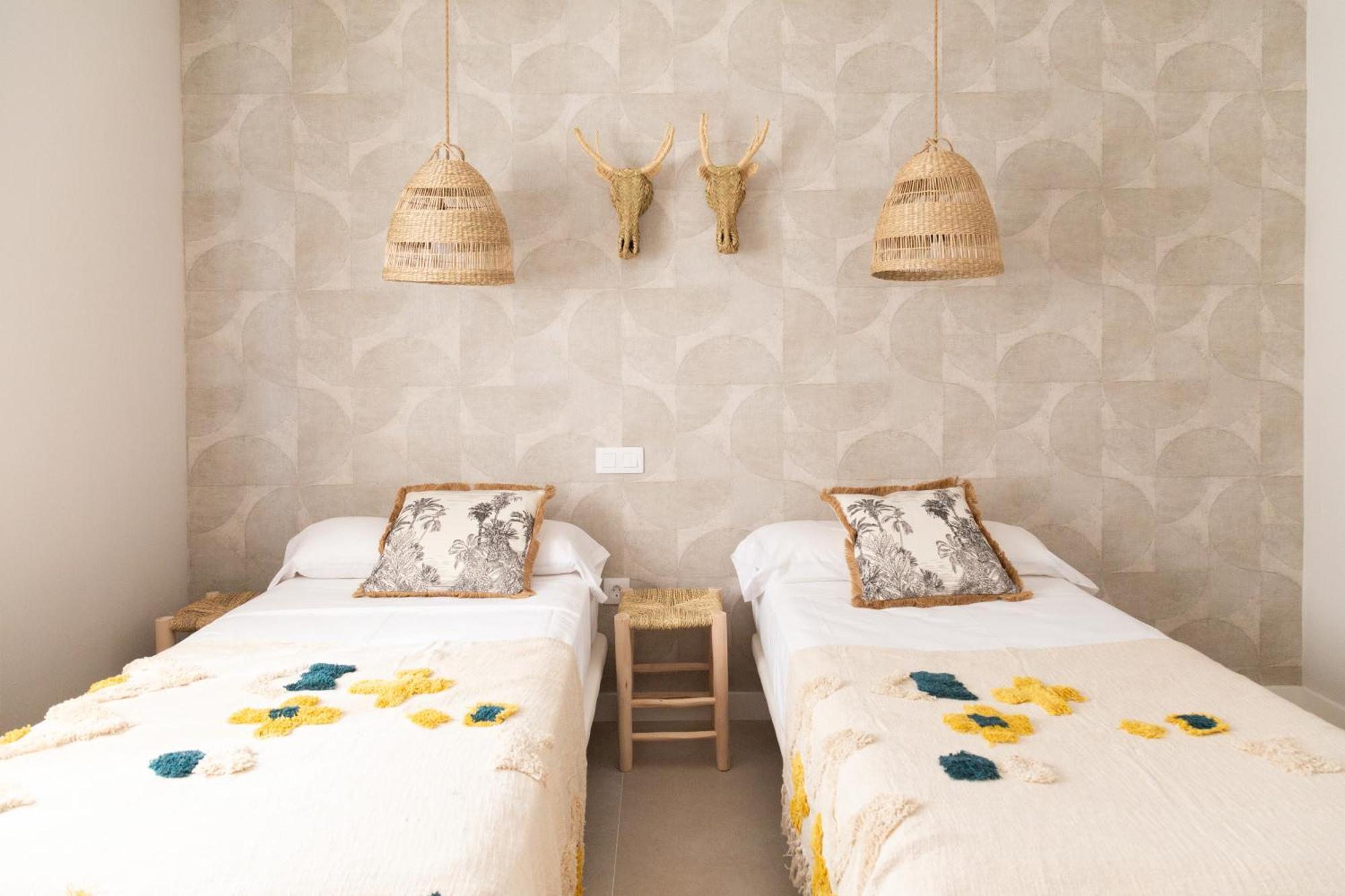 Villa Ereza White Homes